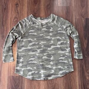 Peace & Pearls Camo Waffle Knit Thermal Top size XL